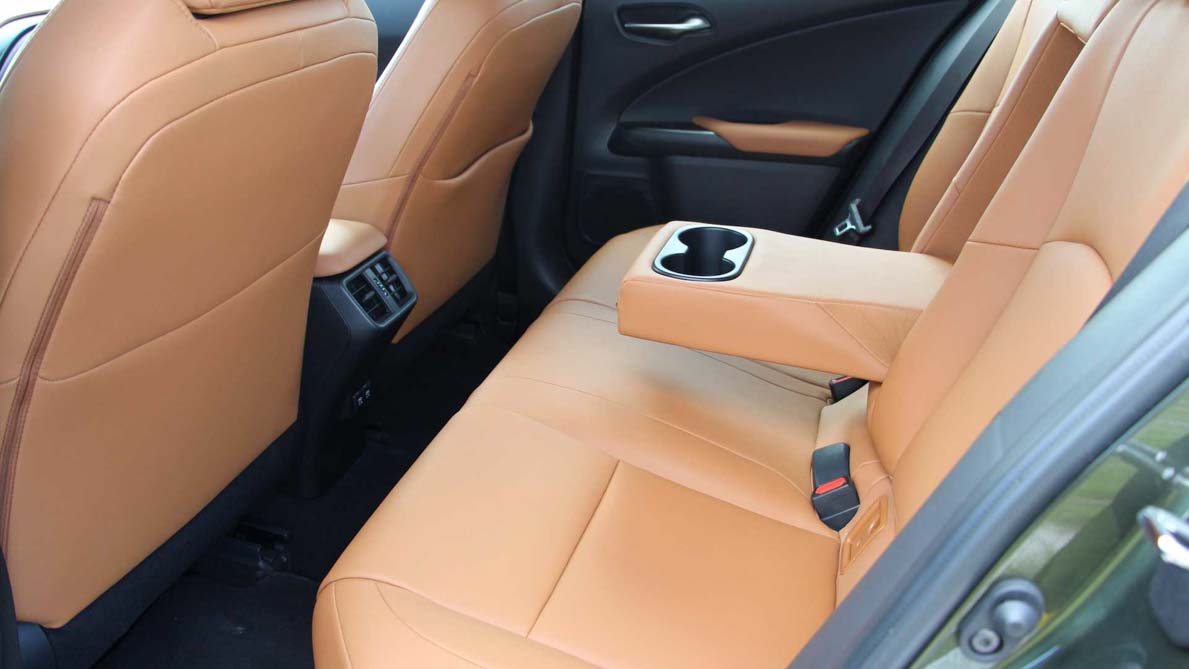 Lexus UX 正式公开预定，售价 RM243,888 起跳