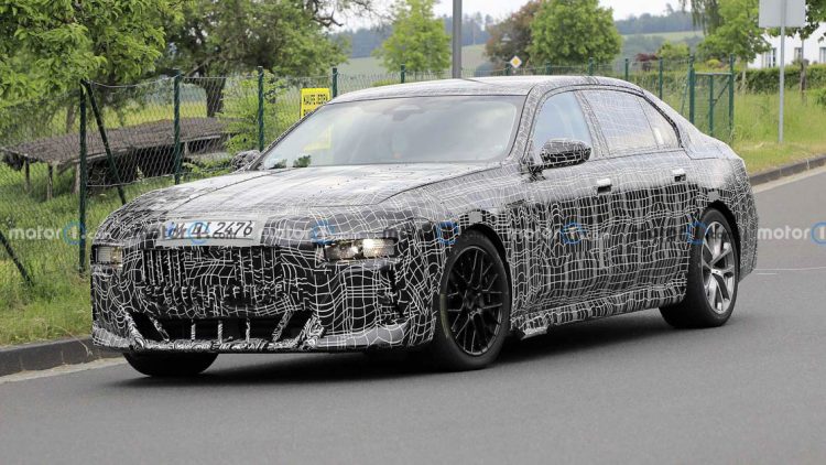 2022 BMW 7 Series 首次现身，采用分离式 Laser Light 镭射头灯，更换 V8 双涡轮引擎！ - AUTO123