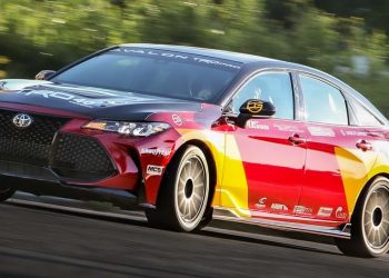 比 Porsche 911 以及 Audi R8 还快，Toyota Avalon TRD Pro 霸气登场