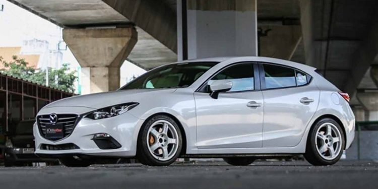 Mazda 3 改装 Mitsubishi 4G63T Turbo 引擎，马力超过400Hp！