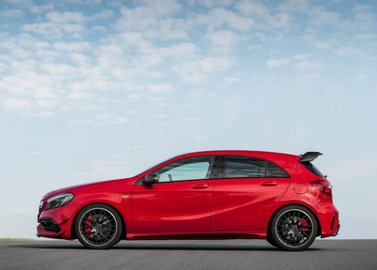 月薪多少才可以入手 Mercedes-AMG A45 超级钢炮？而保养这辆地表最速钢炮需要多少钱？ - AUTO123