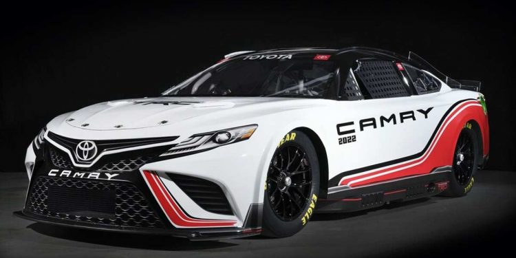 Toyota Camry 化身 NASCAR 赛车!改用 5.7L V8 赛车引擎,马力直逼 670Hp!