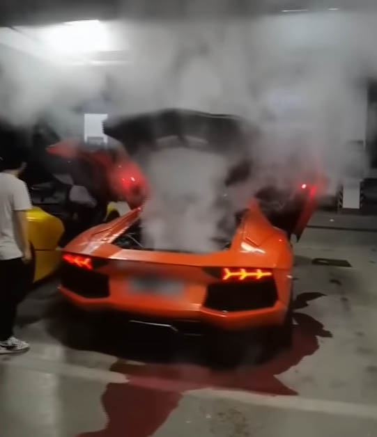 Lamborghini Aventador 