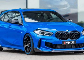 BMW M135i xDrive，我国最帅+最强的钢炮之一！302Hp+450Nm，4.8秒破100KM/H！