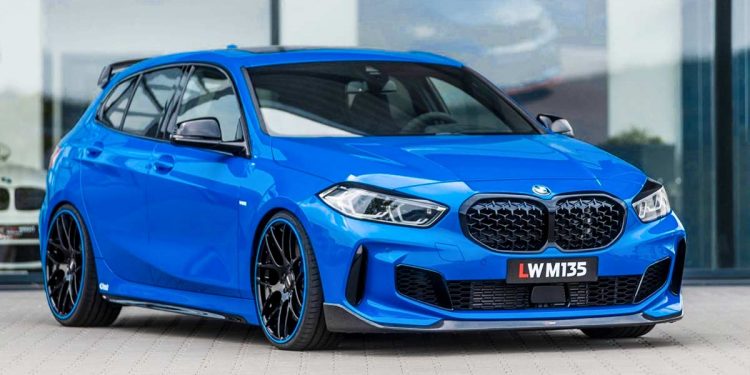 BMW M135i xDrive,我国最帅+最强的钢炮之一!302Hp+450Nm,4.8秒破100KM/H!