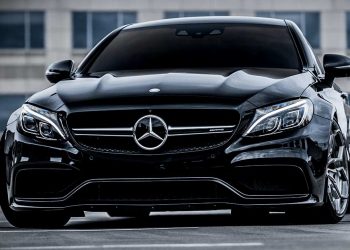 想入手 Mercedes-Benz C-Class？那你月薪至少要 RM12,000 才负担得起！我来告诉你它的养车费用！