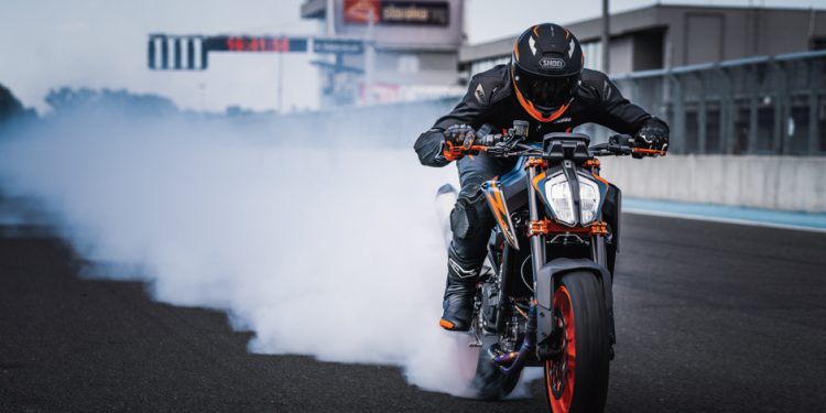 售价 RM75,800！KTM 890 Duke R 赛道街车我国发表，马力 121Hp，3秒破100KM/H，极速 250KM/H！