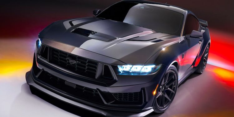 史上最强黑马！2024 Ford Mustang Dark Horse 登场，5.0L V8 自吸引擎，马力 500Hp，6MT 手排变速箱！