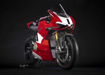 采用 MotoGP 赛车技术！2023 Ducati Panigale V4 R 赛道版发表，马力 237Hp，Akrapovic 赛车排气，全车强化升级！