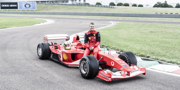 开价 RM45,000,000!Ferrari F2003-GA 方程式赛车公开出售,V10 引擎,马力 845Hp,曾是7界冠军车神的战车!