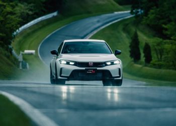 新车落地就涨价！2023 Honda Civic Type R FL5 车价涨了 2,800,000 日元，这就是 Type R 本田魂的魅力！