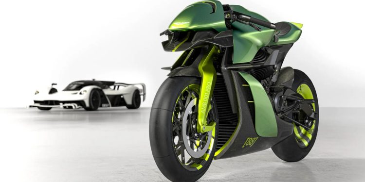 售价 RM705,000！Aston Martin AMB 001 Pro 限量重机发表，997cc 引擎马力 225Hp，全车 Carbon Fiber 碳纤维套件！