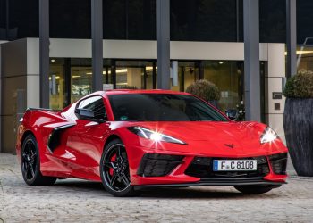 车价 RM1,500,000！新款 Chevrolet Corvette C8 我国开卖，6.2L V8 机械增压引擎，马力 490Hp，3秒破100KM/H！