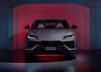 正式淘汰纯燃油引擎！Lamborghini 执行长宣布 2023 年起只生产 Hybrid 车款，未来也会转型成 Full EV 纯电！