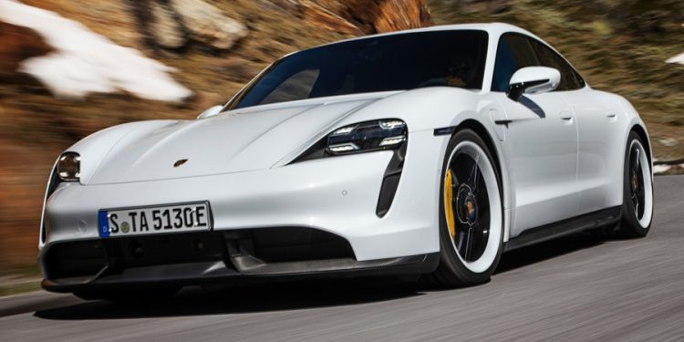 电动轿跑 Porsche Taycan 在我国销量超级出色，等车期长达 2 年，本地新车价 RM540,000 起！