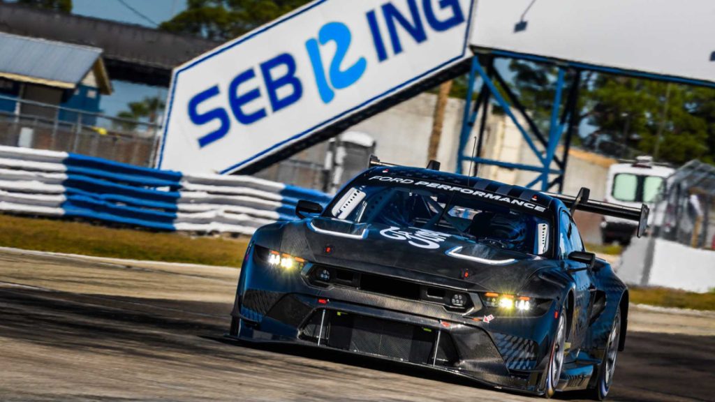 赛道疯马！Ford Mustang GT3 赛车发表，全车 Carbon Fiber 碳纤维，导入 FIA 认证套件，V8 引擎再强化 ...