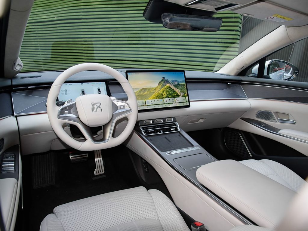 BYD 最强车型登场!BYD 汉 L 登场,马力 1086Hp,充电 5 分钟可走 400KM,2.7秒100KM/H! - AUTO123