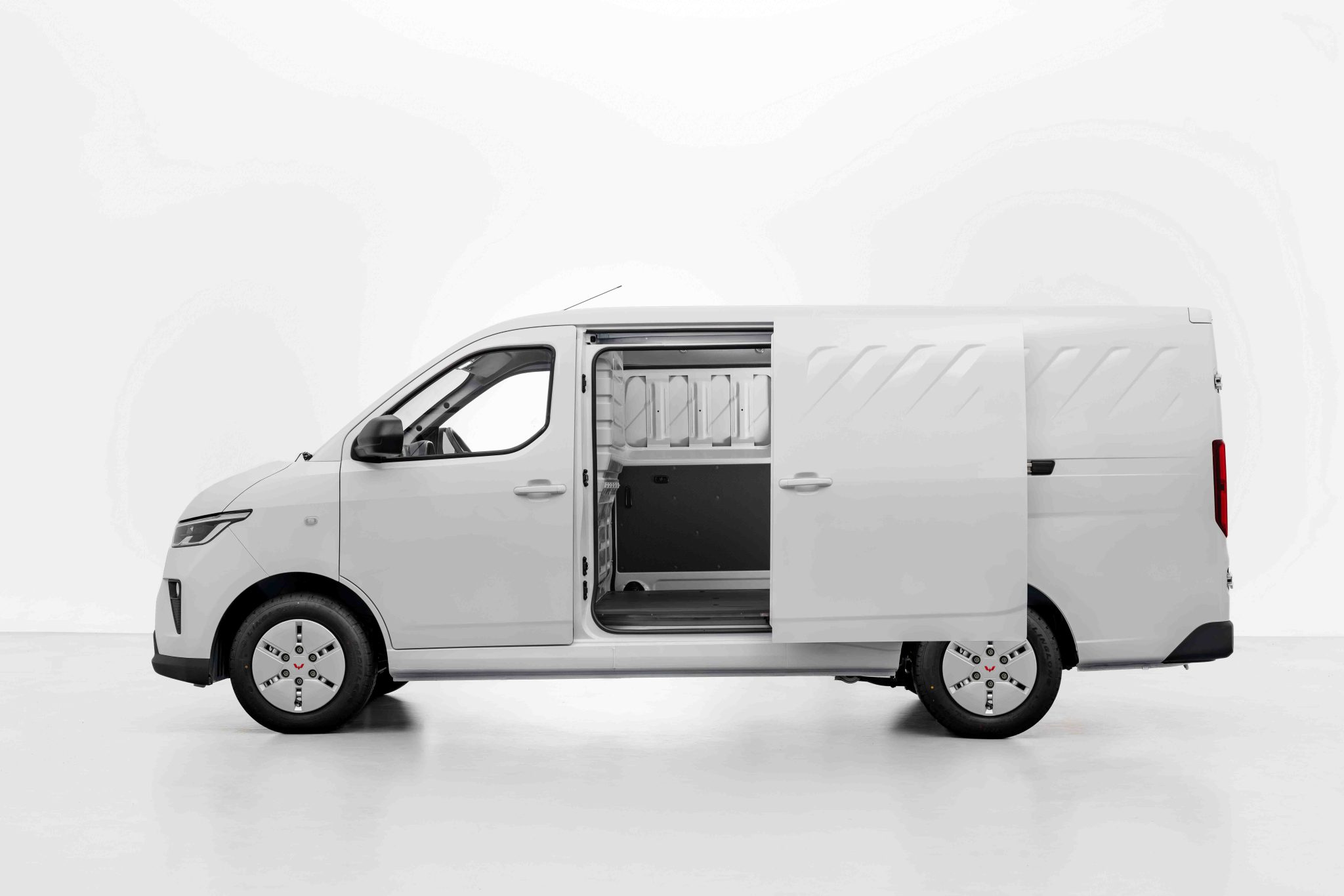 新车价 RM105,800 起！TQ Wuling Porta EV 我国发布，马力 102PS，CLTC 续航 400KM！ - AUTO123